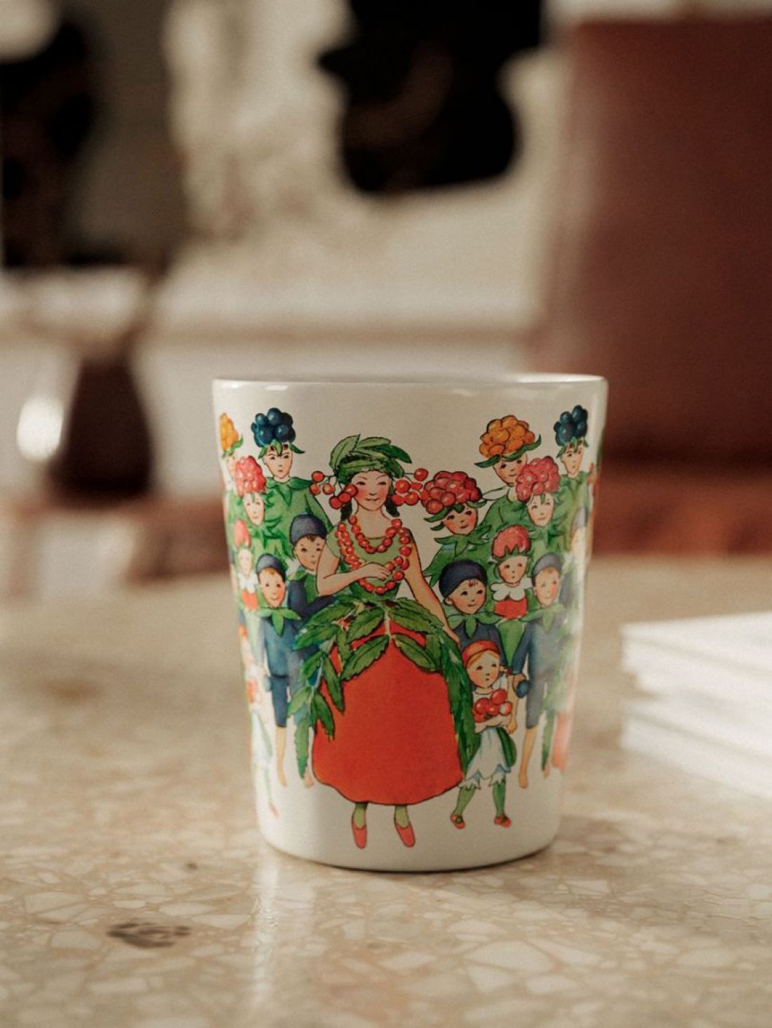 Porcelianinis puodelis August Mug 28 cl Elsa Beskow